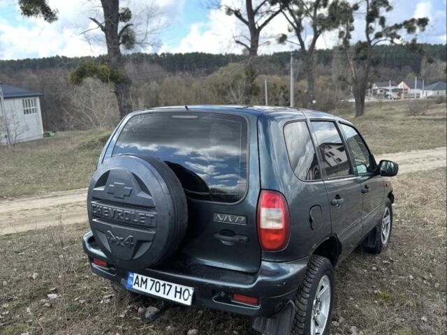 Зеленый Шевроле Нива, объемом двигателя 1.7 л и пробегом 127 тыс. км за 2200 $, фото 2 на Automoto.ua