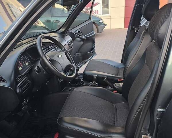 Зеленый Шевроле Нива, объемом двигателя 1.69 л и пробегом 88 тыс. км за 5800 $, фото 9 на Automoto.ua
