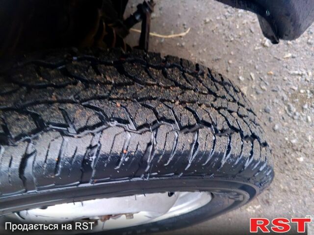 Зеленый Шевроле Нива, объемом двигателя 1.7 л и пробегом 227 тыс. км за 3000 $, фото 6 на Automoto.ua