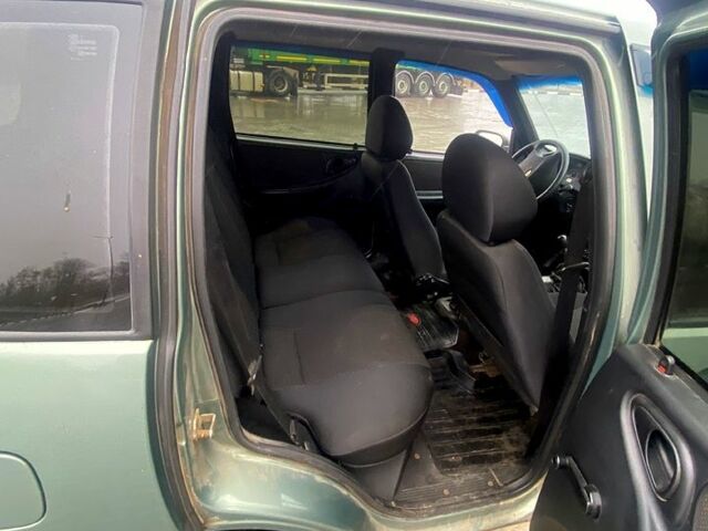 Зеленый Шевроле Нива, объемом двигателя 1.6 л и пробегом 190 тыс. км за 3900 $, фото 5 на Automoto.ua