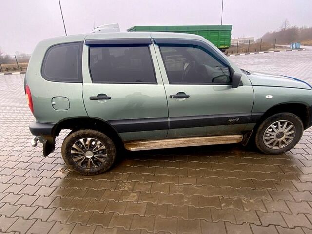 Зеленый Шевроле Нива, объемом двигателя 1.6 л и пробегом 190 тыс. км за 3900 $, фото 2 на Automoto.ua