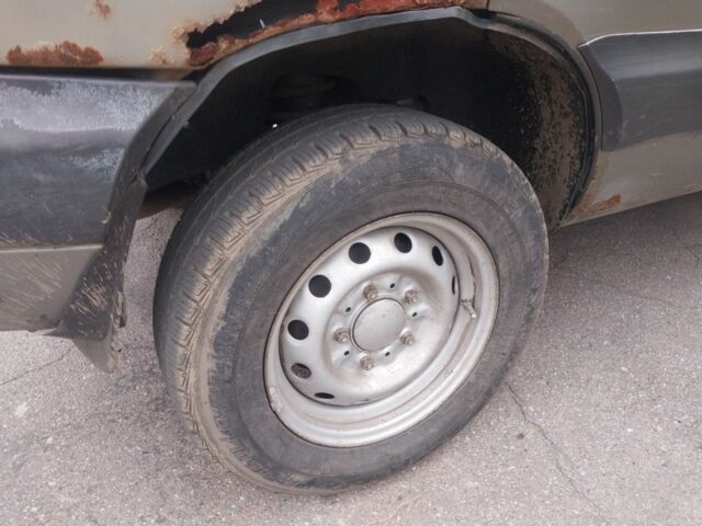 Зелений Шевроле Нива, об'ємом двигуна 1.7 л та пробігом 120 тис. км за 1000 $, фото 6 на Automoto.ua