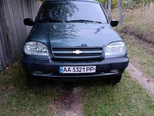 Зеленый Шевроле Нива, объемом двигателя 1.7 л и пробегом 164 тыс. км за 3600 $, фото 1 на Automoto.ua