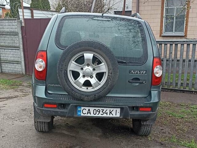 Зелений Шевроле Нива, об'ємом двигуна 1.69 л та пробігом 254 тис. км за 4000 $, фото 5 на Automoto.ua