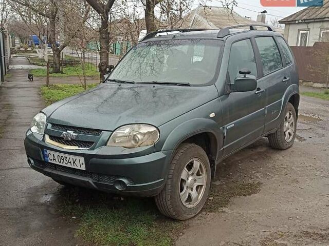 Зелений Шевроле Нива, об'ємом двигуна 1.69 л та пробігом 254 тис. км за 4000 $, фото 4 на Automoto.ua