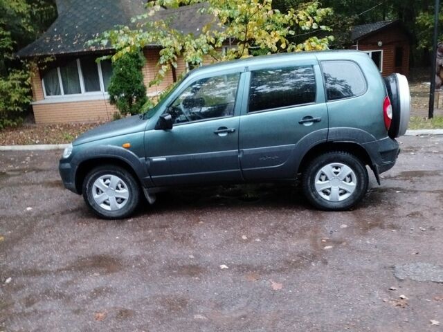 Зеленый Шевроле Нива, объемом двигателя 1.7 л и пробегом 323 тыс. км за 4700 $, фото 4 на Automoto.ua