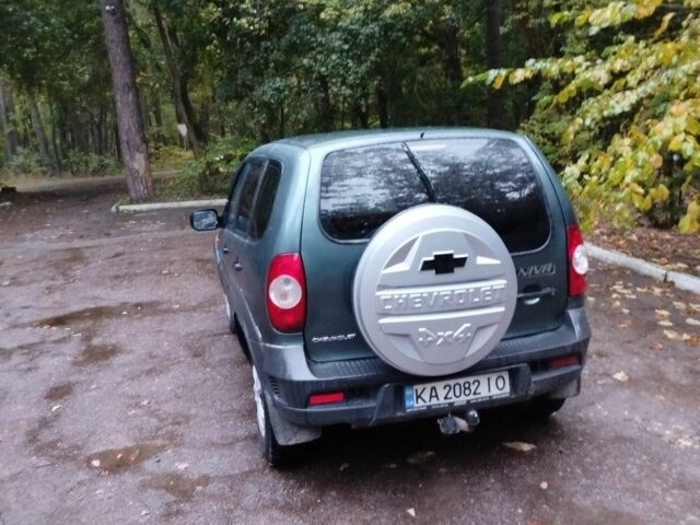 Зеленый Шевроле Нива, объемом двигателя 1.7 л и пробегом 323 тыс. км за 4700 $, фото 3 на Automoto.ua