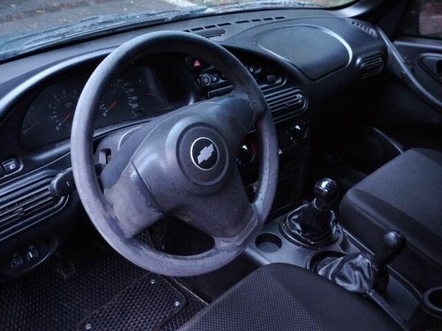 Зеленый Шевроле Нива, объемом двигателя 1.7 л и пробегом 323 тыс. км за 4700 $, фото 5 на Automoto.ua