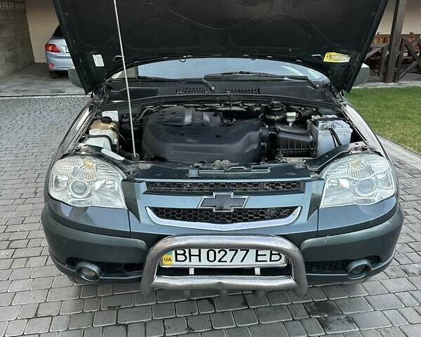 Зеленый Шевроле Нива, объемом двигателя 1.69 л и пробегом 140 тыс. км за 5300 $, фото 7 на Automoto.ua