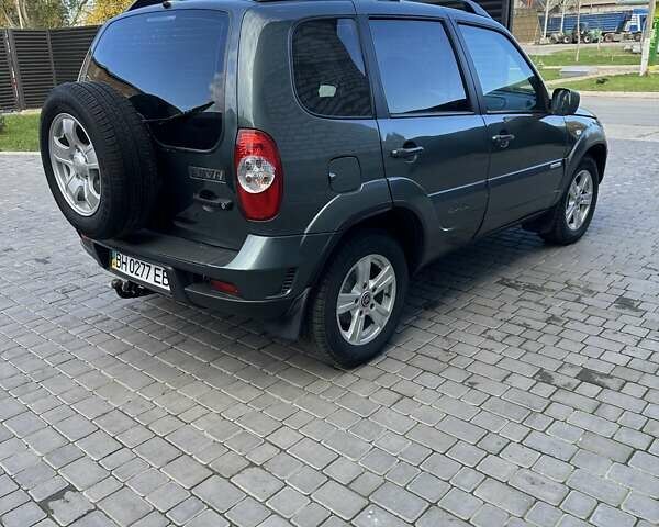 Зеленый Шевроле Нива, объемом двигателя 1.69 л и пробегом 140 тыс. км за 5300 $, фото 5 на Automoto.ua