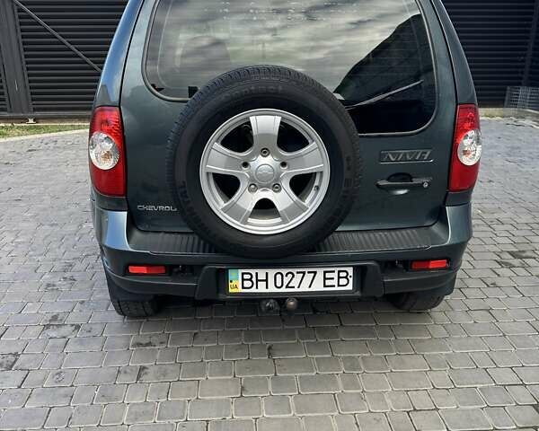 Зеленый Шевроле Нива, объемом двигателя 1.69 л и пробегом 140 тыс. км за 5300 $, фото 3 на Automoto.ua