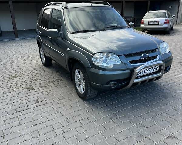 Зеленый Шевроле Нива, объемом двигателя 1.69 л и пробегом 140 тыс. км за 5300 $, фото 4 на Automoto.ua