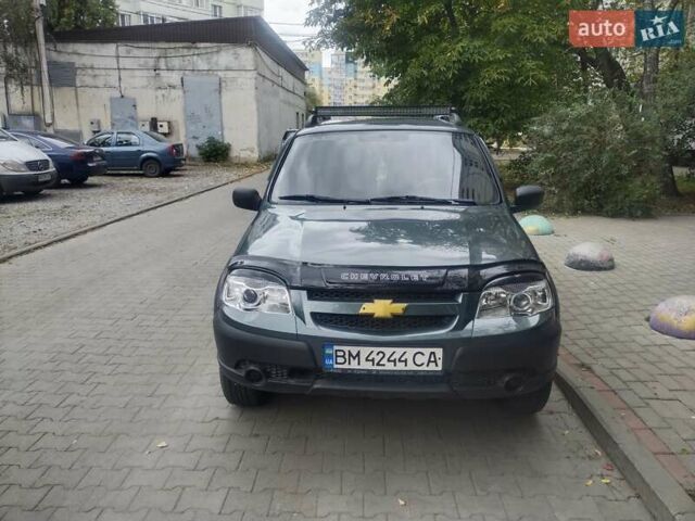 Зеленый Шевроле Нива, объемом двигателя 1.69 л и пробегом 100 тыс. км за 7200 $, фото 1 на Automoto.ua