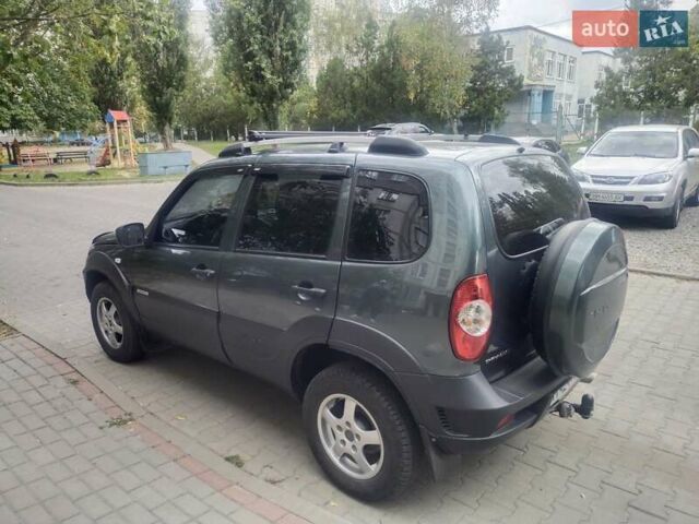 Зеленый Шевроле Нива, объемом двигателя 1.69 л и пробегом 100 тыс. км за 7200 $, фото 4 на Automoto.ua