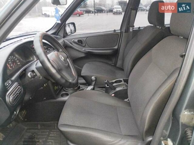 Зеленый Шевроле Нива, объемом двигателя 1.69 л и пробегом 103 тыс. км за 6900 $, фото 5 на Automoto.ua