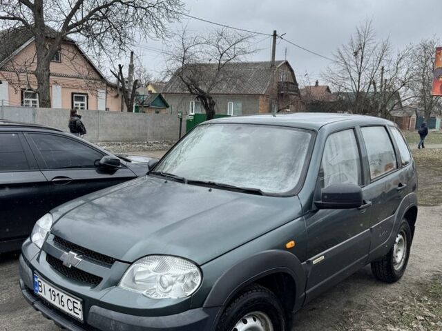 Зеленый Шевроле Нива, объемом двигателя 1.7 л и пробегом 207 тыс. км за 4400 $, фото 6 на Automoto.ua