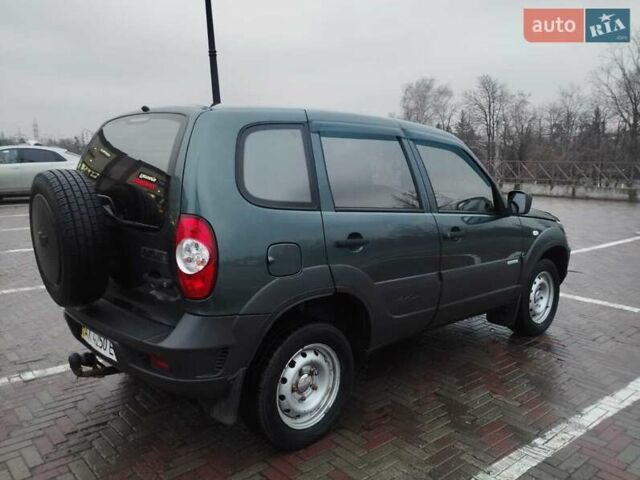 Зеленый Шевроле Нива, объемом двигателя 1.69 л и пробегом 103 тыс. км за 6900 $, фото 3 на Automoto.ua