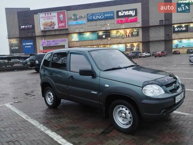 Зеленый Шевроле Нива, объемом двигателя 1.69 л и пробегом 103 тыс. км за 6900 $, фото 1 на Automoto.ua