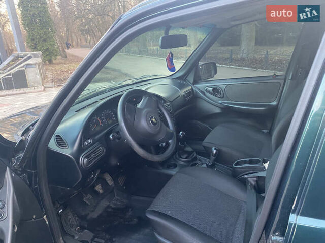 Зелений Шевроле Нива, об'ємом двигуна 1.7 л та пробігом 162 тис. км за 6200 $, фото 5 на Automoto.ua