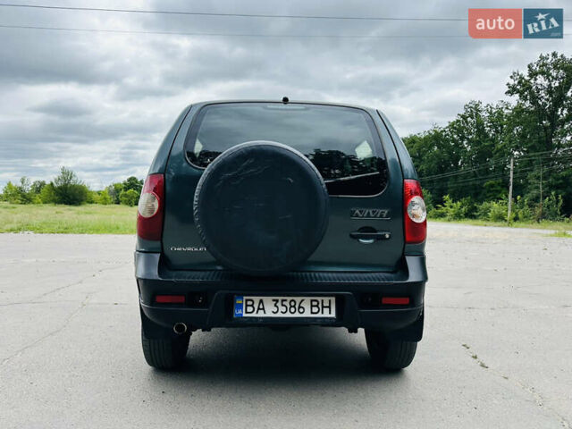 Зелений Шевроле Нива, об'ємом двигуна 1.7 л та пробігом 198 тис. км за 4200 $, фото 17 на Automoto.ua