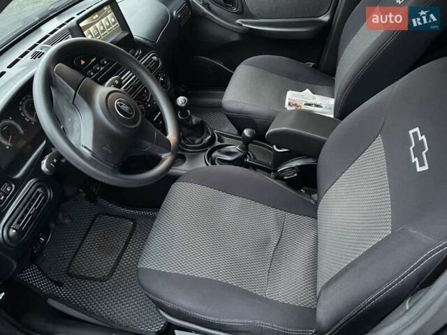 Зеленый Шевроле Нива, объемом двигателя 1.69 л и пробегом 80 тыс. км за 9000 $, фото 22 на Automoto.ua