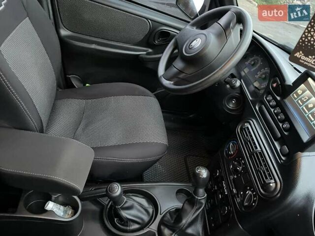 Зеленый Шевроле Нива, объемом двигателя 1.69 л и пробегом 80 тыс. км за 9000 $, фото 19 на Automoto.ua