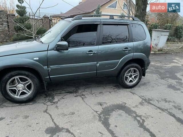 Зеленый Шевроле Нива, объемом двигателя 1.69 л и пробегом 80 тыс. км за 9000 $, фото 3 на Automoto.ua