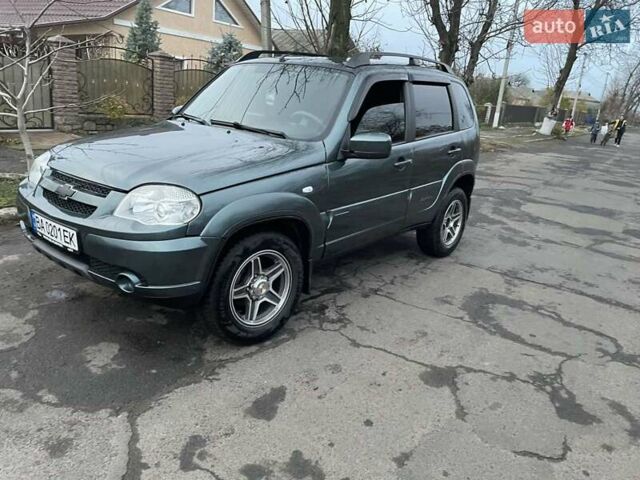 Зеленый Шевроле Нива, объемом двигателя 1.69 л и пробегом 80 тыс. км за 9000 $, фото 4 на Automoto.ua