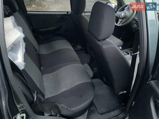 Зеленый Шевроле Нива, объемом двигателя 1.69 л и пробегом 80 тыс. км за 9000 $, фото 11 на Automoto.ua