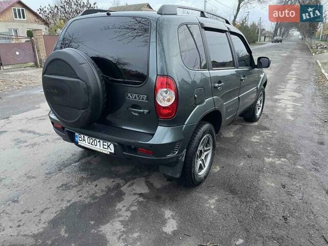 Зеленый Шевроле Нива, объемом двигателя 1.69 л и пробегом 80 тыс. км за 9000 $, фото 5 на Automoto.ua