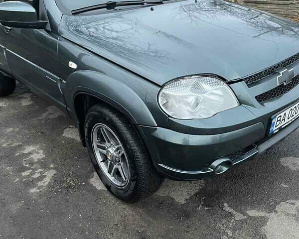 Зеленый Шевроле Нива, объемом двигателя 1.69 л и пробегом 80 тыс. км за 9000 $, фото 7 на Automoto.ua