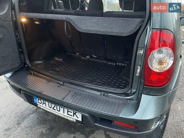 Зеленый Шевроле Нива, объемом двигателя 1.69 л и пробегом 80 тыс. км за 9000 $, фото 17 на Automoto.ua