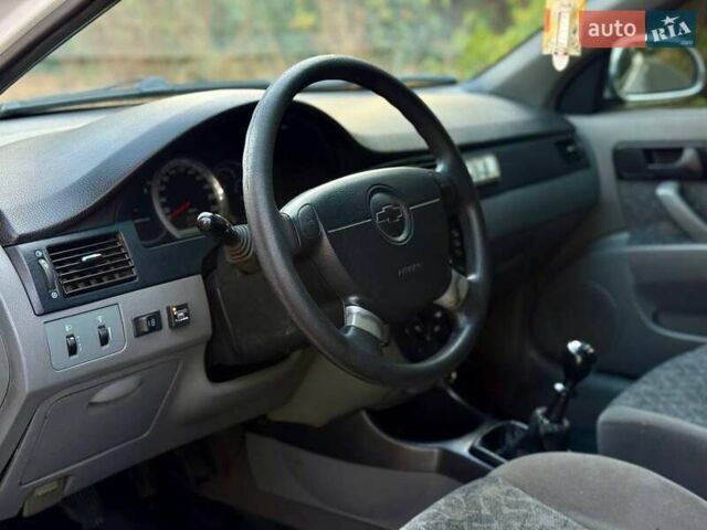 Белый Шевроле Нубира, объемом двигателя 1.8 л и пробегом 250 тыс. км за 3700 $, фото 1 на Automoto.ua