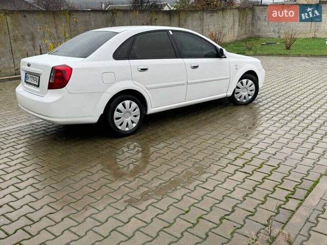 Белый Шевроле Нубира, объемом двигателя 1.8 л и пробегом 289 тыс. км за 3400 $, фото 1 на Automoto.ua