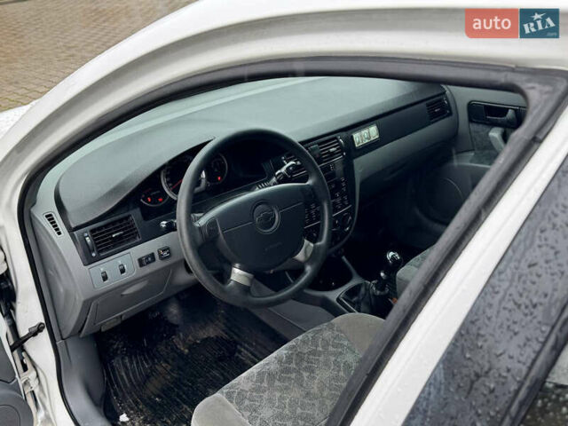 Белый Шевроле Нубира, объемом двигателя 1.8 л и пробегом 289 тыс. км за 3400 $, фото 3 на Automoto.ua