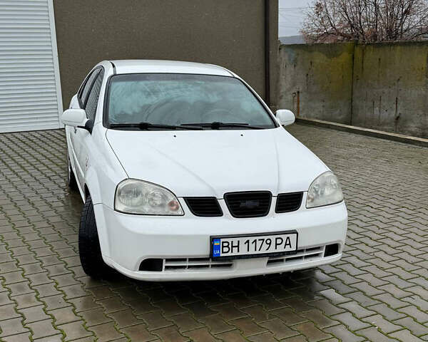 Белый Шевроле Нубира, объемом двигателя 1.8 л и пробегом 289 тыс. км за 3400 $, фото 2 на Automoto.ua