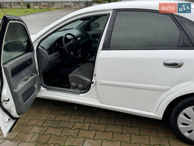 Белый Шевроле Нубира, объемом двигателя 1.8 л и пробегом 289 тыс. км за 3400 $, фото 4 на Automoto.ua