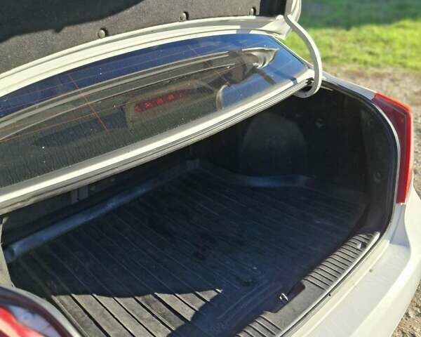 Белый Шевроле Нубира, объемом двигателя 1.99 л и пробегом 230 тыс. км за 4900 $, фото 12 на Automoto.ua