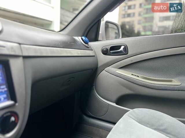 Белый Шевроле Нубира, объемом двигателя 1.6 л и пробегом 275 тыс. км за 3999 $, фото 39 на Automoto.ua