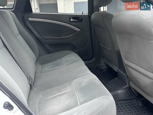 Белый Шевроле Нубира, объемом двигателя 1.6 л и пробегом 275 тыс. км за 3999 $, фото 22 на Automoto.ua