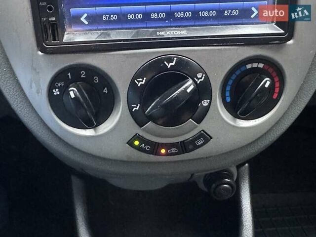 Белый Шевроле Нубира, объемом двигателя 1.6 л и пробегом 275 тыс. км за 3999 $, фото 38 на Automoto.ua