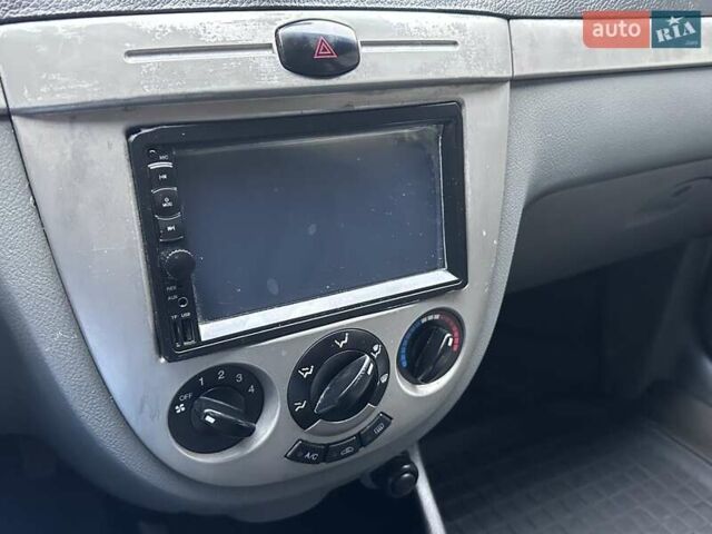 Белый Шевроле Нубира, объемом двигателя 1.6 л и пробегом 275 тыс. км за 3999 $, фото 35 на Automoto.ua