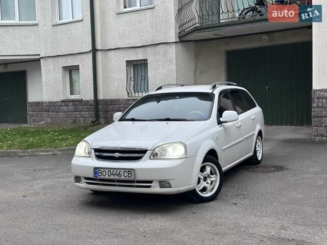 Белый Шевроле Нубира, объемом двигателя 1.6 л и пробегом 275 тыс. км за 3999 $, фото 3 на Automoto.ua