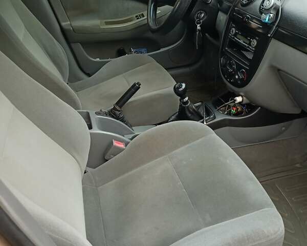 Бежевий Шевроле Нубіра, об'ємом двигуна 1.6 л та пробігом 347 тис. км за 4700 $, фото 11 на Automoto.ua