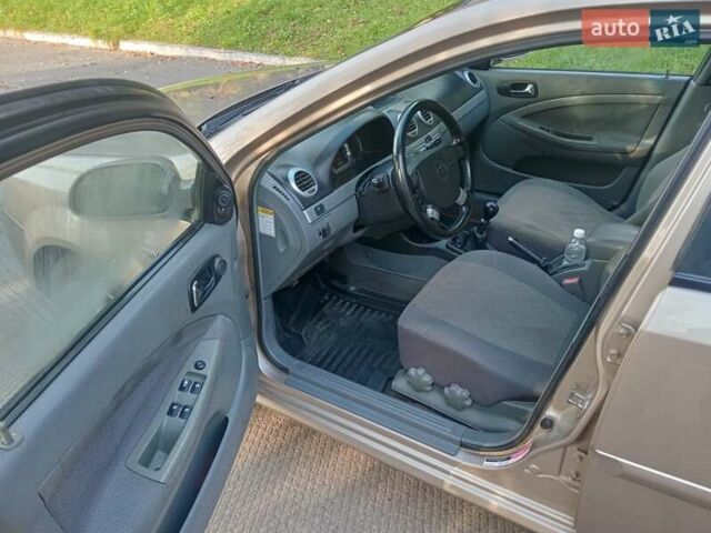 Бежевый Шевроле Нубира, объемом двигателя 1.8 л и пробегом 280 тыс. км за 2950 $, фото 4 на Automoto.ua