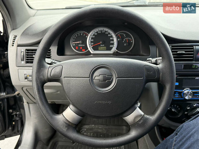 Черный Шевроле Нубира, объемом двигателя 1.8 л и пробегом 171 тыс. км за 4300 $, фото 14 на Automoto.ua