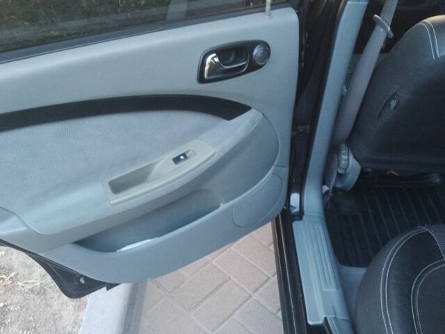 Черный Шевроле Нубира, объемом двигателя 1.8 л и пробегом 240 тыс. км за 4500 $, фото 5 на Automoto.ua