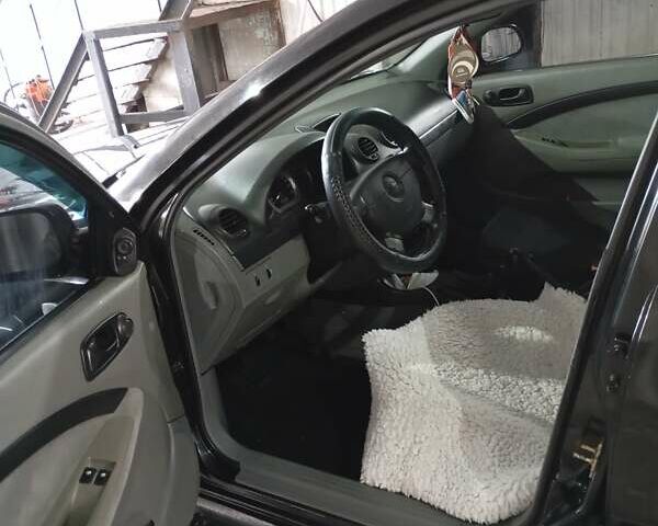 Черный Шевроле Нубира, объемом двигателя 1.6 л и пробегом 300 тыс. км за 4200 $, фото 4 на Automoto.ua