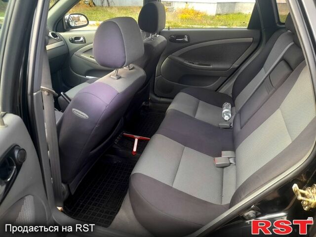 Черный Шевроле Нубира, объемом двигателя 1.8 л и пробегом 195 тыс. км за 4600 $, фото 11 на Automoto.ua