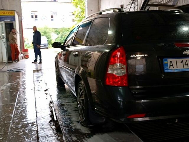 Черный Шевроле Нубира, объемом двигателя 1.6 л и пробегом 300 тыс. км за 4200 $, фото 2 на Automoto.ua